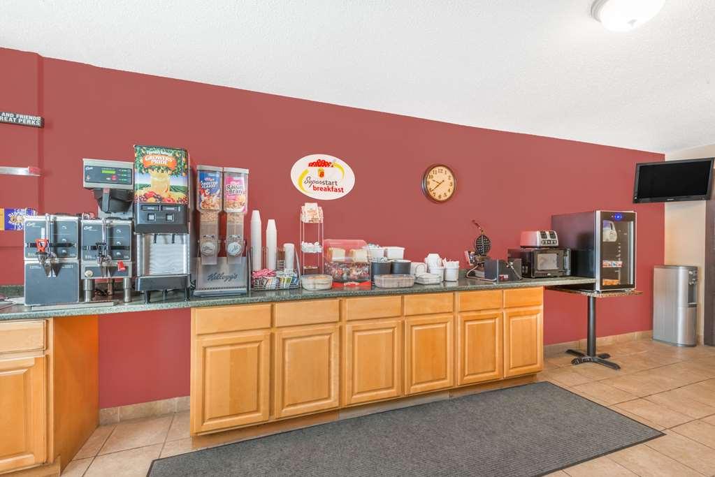 Super 8 By Wyndham Pratt Hotell Fasiliteter bilde