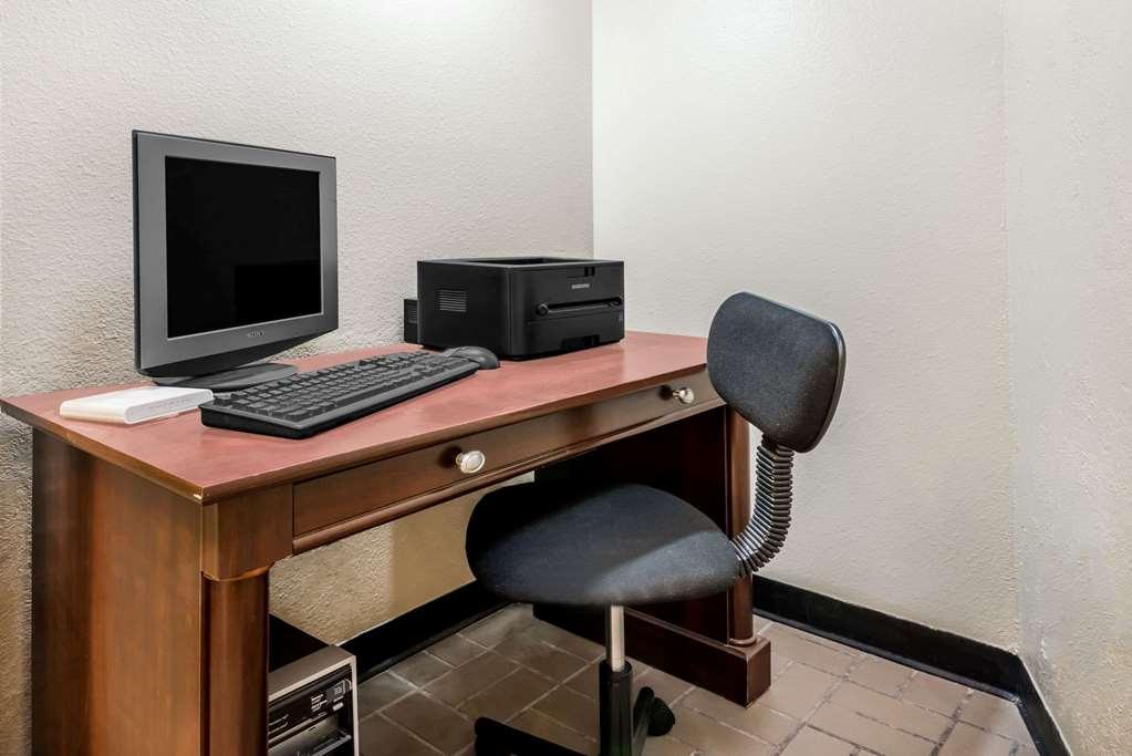 Super 8 By Wyndham Pratt Hotell Fasiliteter bilde