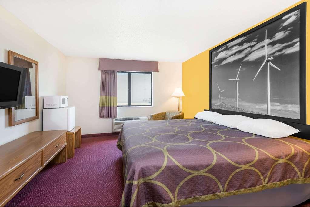 Super 8 By Wyndham Pratt Hotell Rom bilde