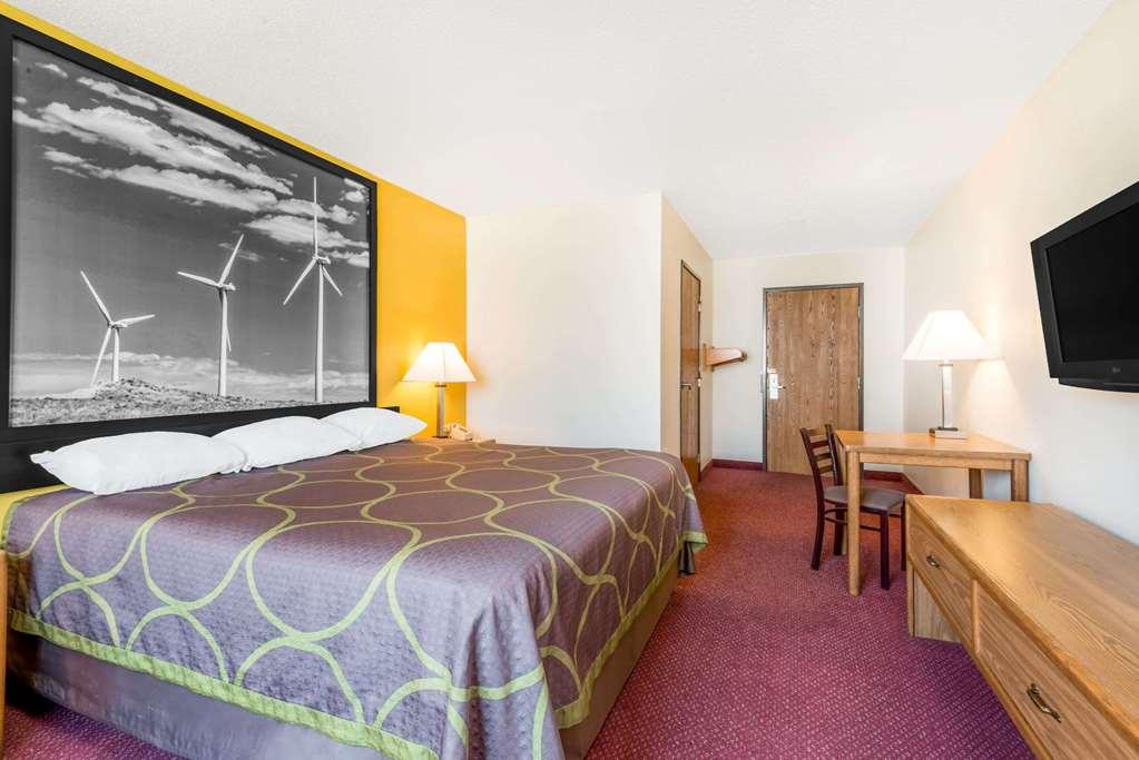 Super 8 By Wyndham Pratt Hotell Rom bilde