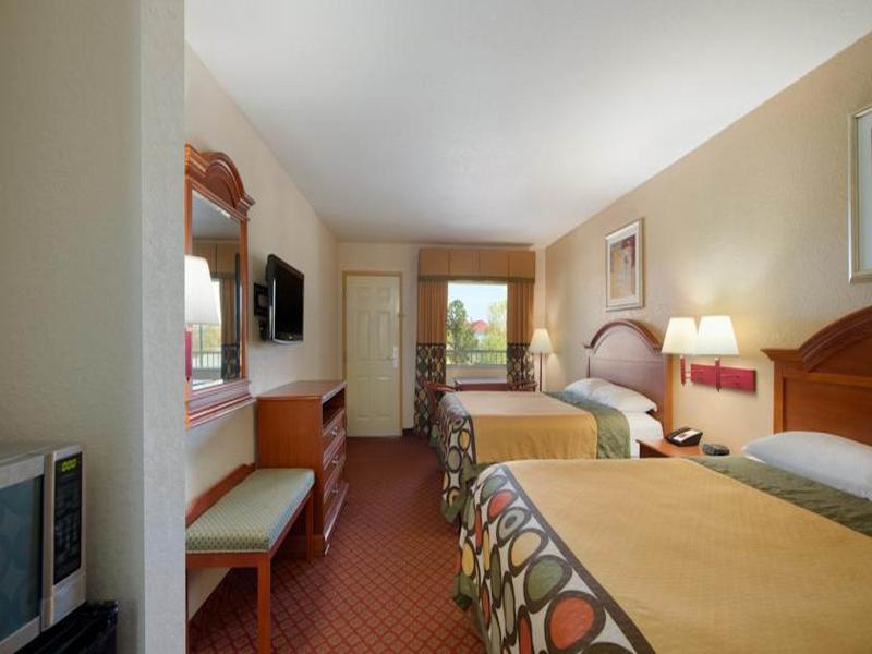 Super 8 By Wyndham Pratt Hotell Eksteriør bilde